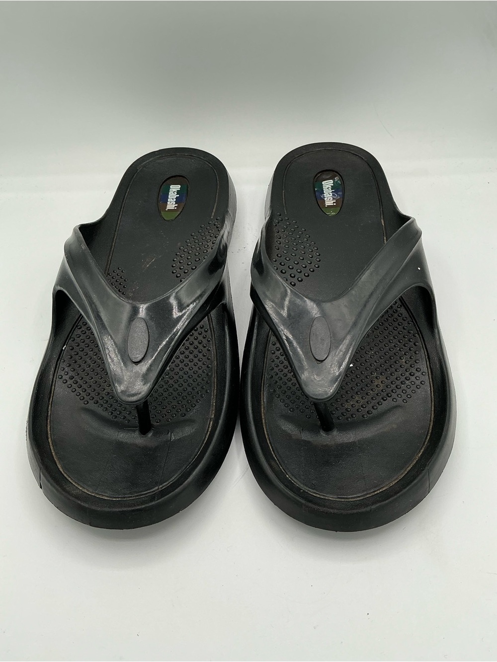 Okabashi men's flip flops feature a textured footbed size XL